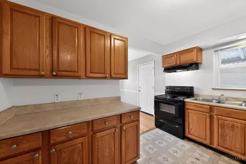 Kitchen - 1702 Ashbrook Dr, Cincinnati, OH 45238 photo 2 of 3