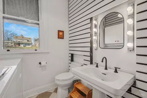 Bath - 3449 Craig Ave, Cincinnati, OH 45211 photo 3 of 3