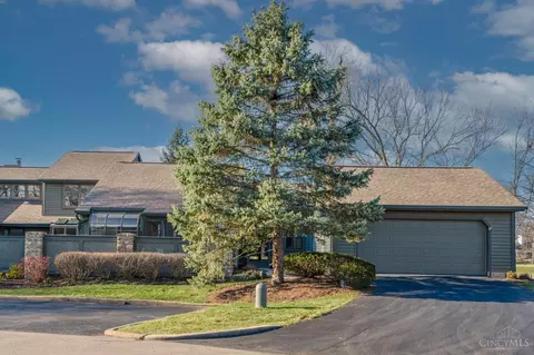 12 Muirfield Ln, Blue Ash, OH 45241