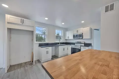 Kitchen - 5811 Bramble Ave, Cincinnati, OH 45227 photo 1 of 3