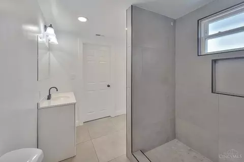 Bath - 5811 Bramble Ave, Cincinnati, OH 45227 photo 3 of 4