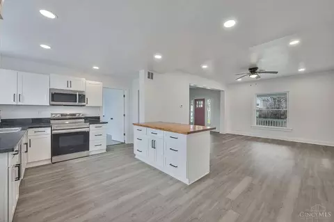 Kitchen - 5811 Bramble Ave, Cincinnati, OH 45227 photo 2 of 3