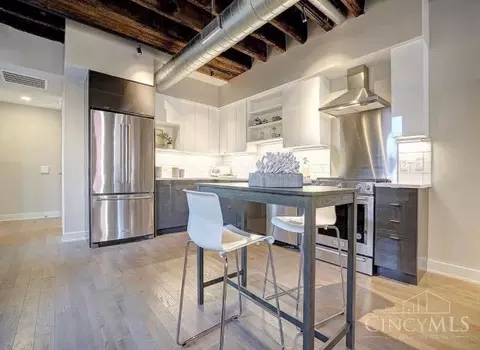 Kitchen - 121 Green St, Cincinnati, OH 45202 photo 5 of 10