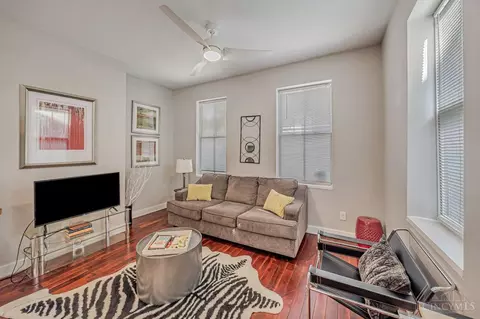 Living - 121 Green St, Cincinnati, OH 45202 photo 2 of 11