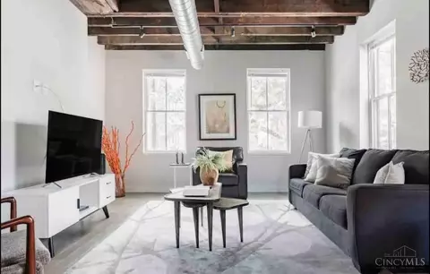 Living - 121 Green St, Cincinnati, OH 45202 photo 11 of 11