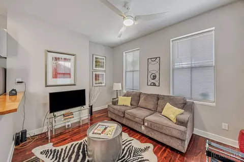 Living - 121 Green St, Cincinnati, OH 45202 photo 3 of 11