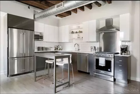 Kitchen - 121 Green St, Cincinnati, OH 45202 photo 9 of 10