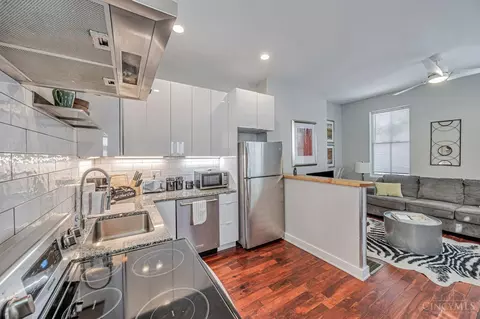 Kitchen - 121 Green St, Cincinnati, OH 45202 photo 3 of 10