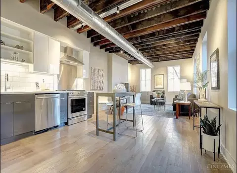 Kitchen - 121 Green St, Cincinnati, OH 45202 photo 10 of 10