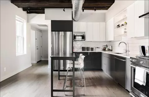 Kitchen - 121 Green St, Cincinnati, OH 45202 photo 8 of 10