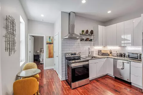 Kitchen - 121 Green St, Cincinnati, OH 45202 photo 1 of 10