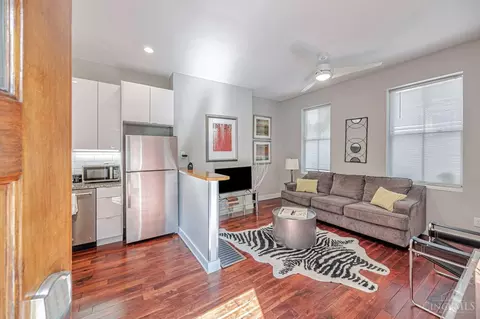 Living - 121 Green St, Cincinnati, OH 45202 photo 1 of 11