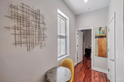 Entry Way - 121 Green St, Cincinnati, OH 45202 photo 1 of 1