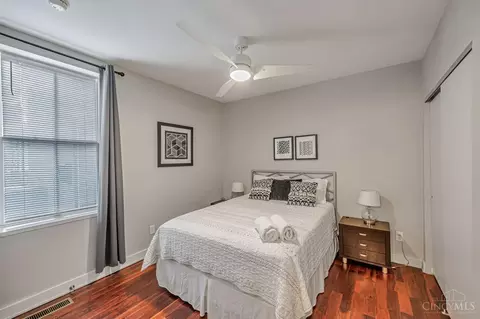 Bedroom - 121 Green St, Cincinnati, OH 45202 photo 3 of 7