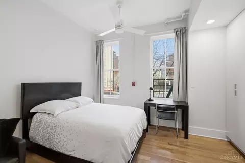 Bedroom - 33 Court St, Cincinnati, OH 45202 photo 2 of 4