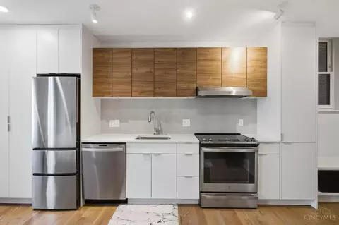 Kitchen - 33 Court St, Cincinnati, OH 45202 photo 1 of 2
