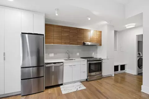 Kitchen - 33 Court St, Cincinnati, OH 45202 photo 2 of 2