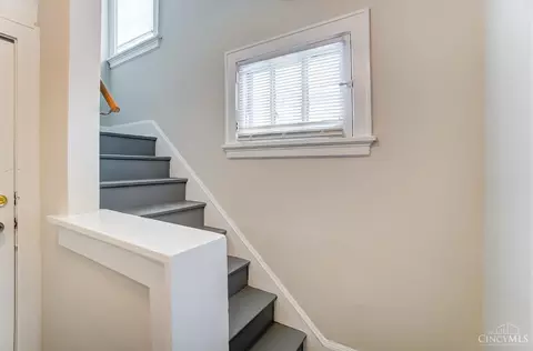 Entry Way - 1626 Iliff Ave, Cincinnati, OH 45205 photo 2 of 7