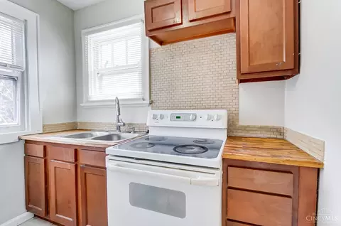 Kitchen - 1626 Iliff Ave, Cincinnati, OH 45205 photo 2 of 2