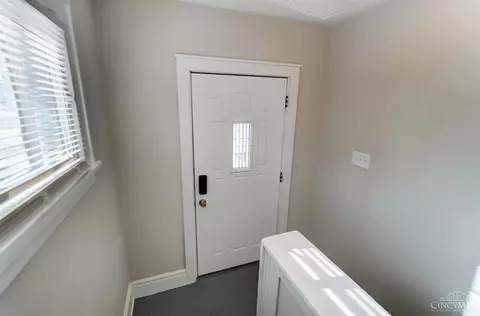 Entry Way - 1626 Iliff Ave, Cincinnati, OH 45205 photo 1 of 7