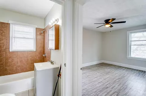 Entry Way - 1626 Iliff Ave, Cincinnati, OH 45205 photo 5 of 7