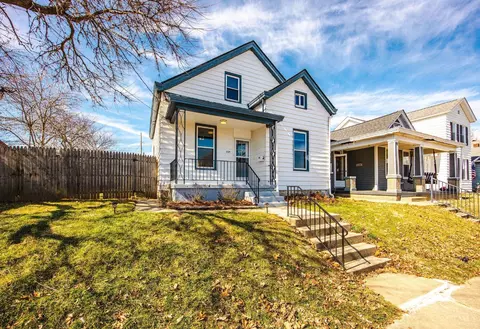 Exterior - 805 D St, Hamilton, OH 45013 photo 6 of 8