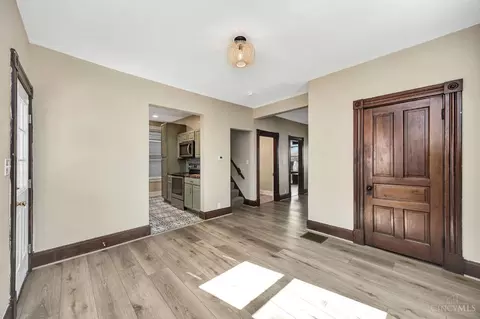 Entry Way - 805 D St, Hamilton, OH 45013 photo 1 of 2