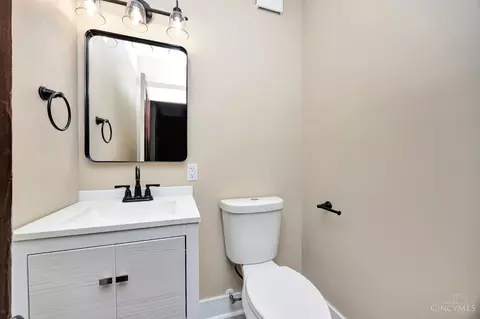 Bath - 805 D St, Hamilton, OH 45013 photo 1 of 3