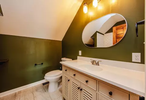 Bath - 805 D St, Hamilton, OH 45013 photo 2 of 3