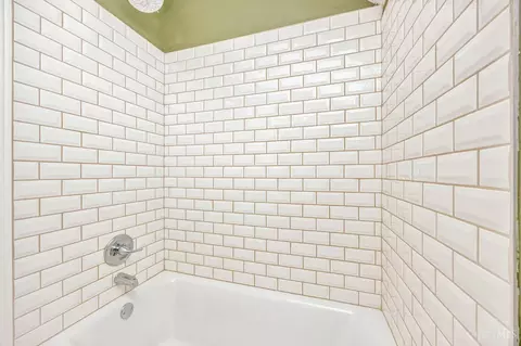 Bath - 805 D St, Hamilton, OH 45013 photo 3 of 3