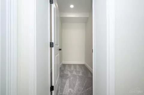 Entry Way - 817 Hawthorne Ave, Cincinnati, OH 45205 photo 3 of 3