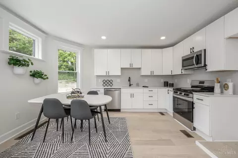 Kitchen - 817 Hawthorne Ave, Cincinnati, OH 45205 photo 1 of 2