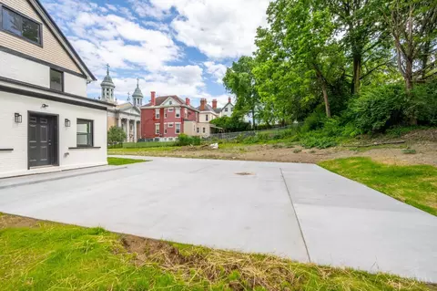 Exterior - 817 Hawthorne Ave, Cincinnati, OH 45205 photo 6 of 9