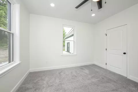 Bedroom - 817 Hawthorne Ave, Cincinnati, OH 45205 photo 7 of 7