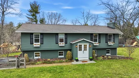 2 Kris Cir, Terrace Park, OH 45174