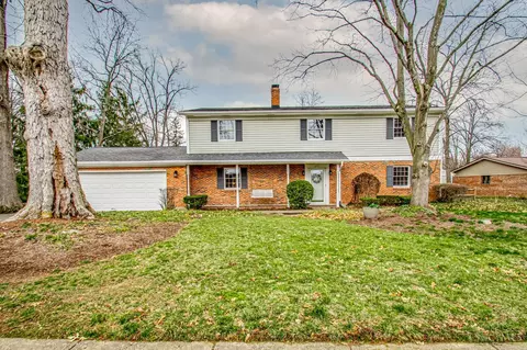 471 Roselake Dr, Centerville, OH 45458