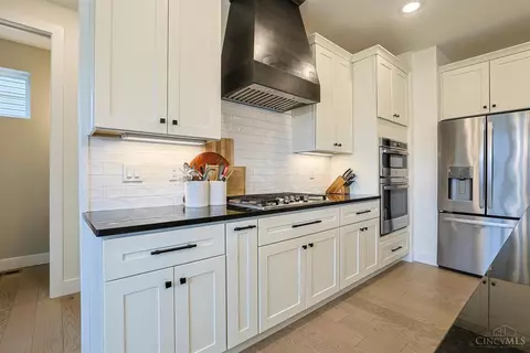 Kitchen - 4737 Alpine Ave, Blue Ash, OH 45242 photo 3 of 5