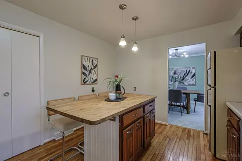 Kitchen - 1013 Ligorio Ave, Greenhills, OH 45218 photo 4 of 5