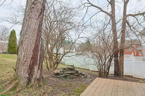 Exterior - 1013 Ligorio Ave, Greenhills, OH 45218 photo 9 of 12