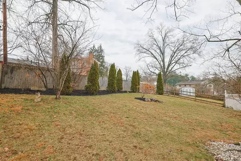 Exterior - 1013 Ligorio Ave, Greenhills, OH 45218 photo 7 of 12