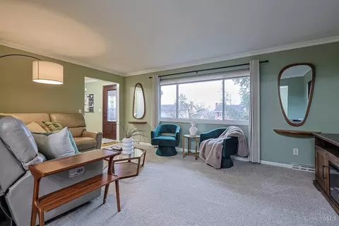 Living - 1013 Ligorio Ave, Greenhills, OH 45218 photo 3 of 8