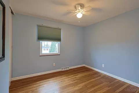 Bedroom - 1013 Ligorio Ave, Greenhills, OH 45218 photo 7 of 8