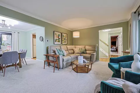 Living - 1013 Ligorio Ave, Greenhills, OH 45218 photo 2 of 8