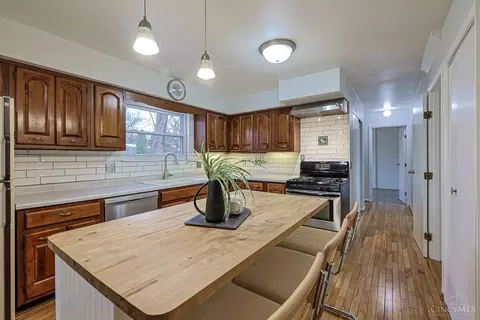 Kitchen - 1013 Ligorio Ave, Greenhills, OH 45218 photo 1 of 5