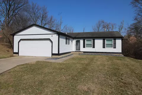 4 Kensington Dr, Hamilton, OH 45013