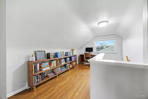 Entry Way - 8628 Mockingbird Ln, Cincinnati, OH 45231 photo 1 of 1