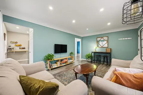 Living - 8628 Mockingbird Ln, Cincinnati, OH 45231 photo 3 of 3