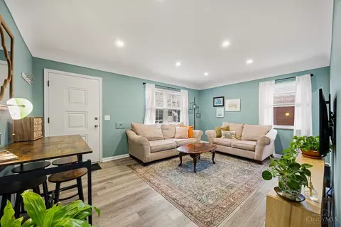 Living - 8628 Mockingbird Ln, Cincinnati, OH 45231 photo 2 of 3