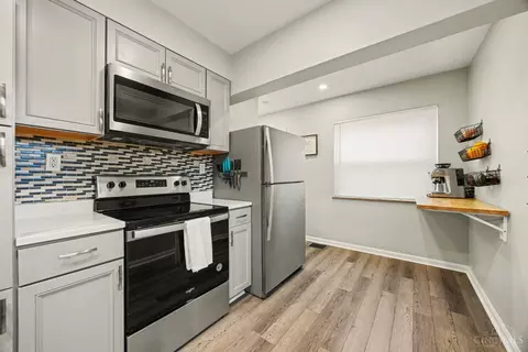 Kitchen - 8628 Mockingbird Ln, Cincinnati, OH 45231 photo 2 of 3
