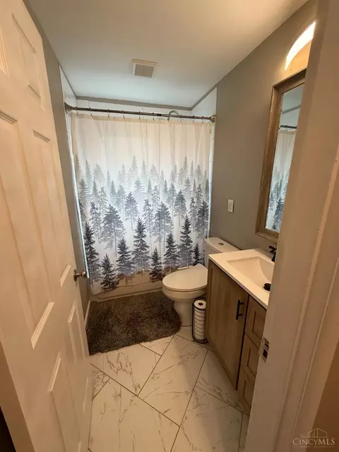 Bath - 9732 Woodmill Ln, Cincinnati, OH 45231 photo 1 of 2